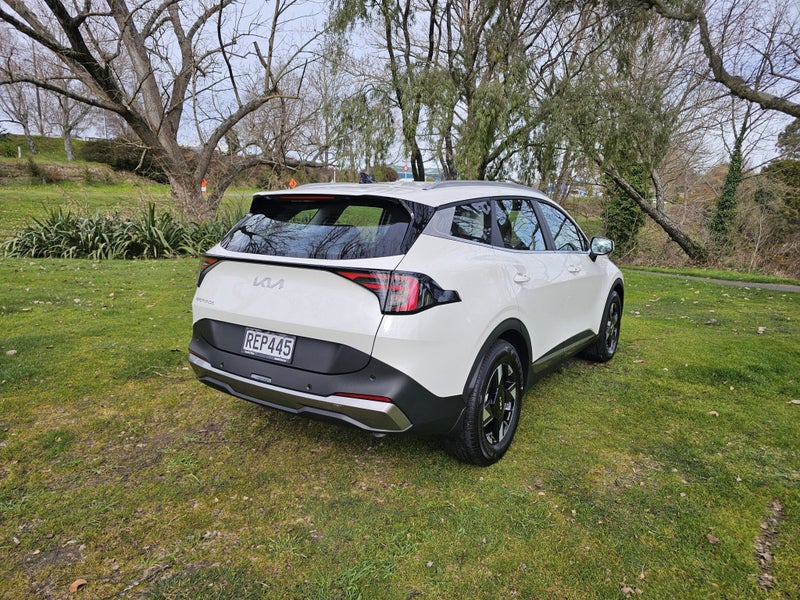 2025 Kia Sportage LX 2WD 1.6PT/8AT image 3