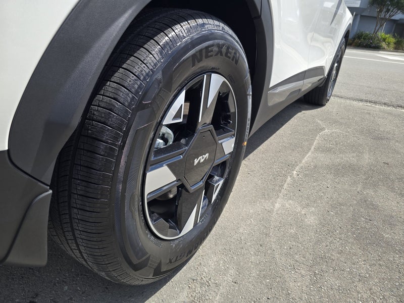 2025 Kia Sportage LX 2WD 1.6T Auto - image 3