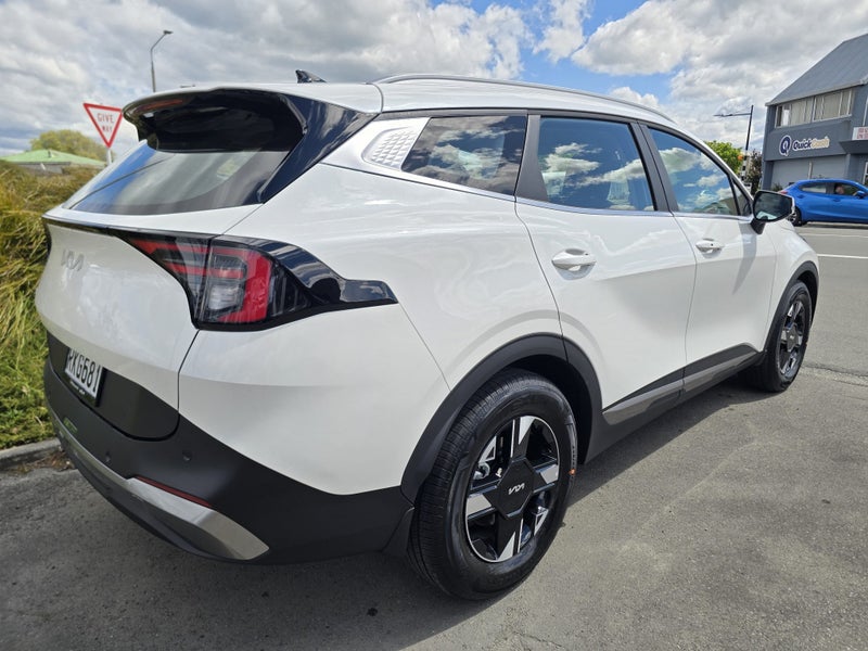 2025 Kia Sportage LX 2WD 1.6T Auto - image 4