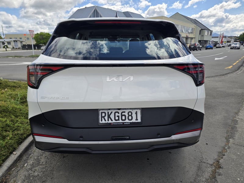2025 Kia Sportage LX 2WD 1.6T Auto - image 5