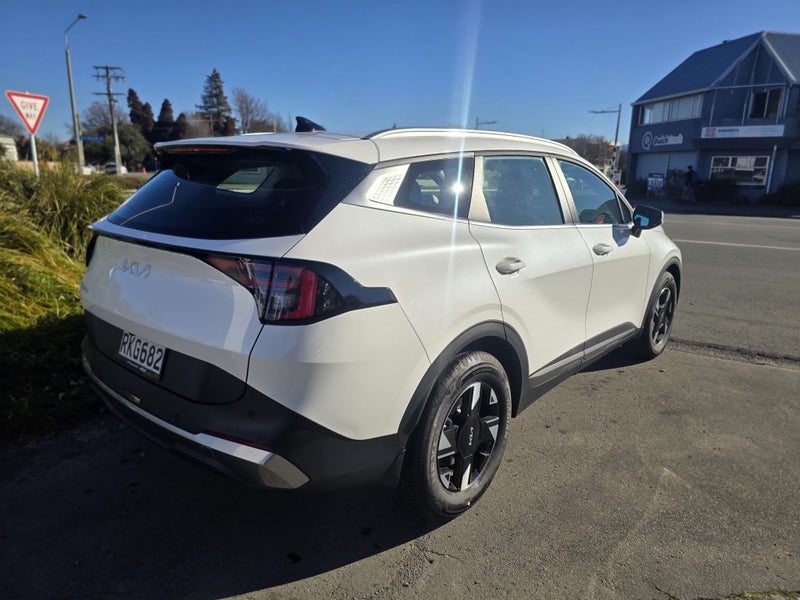 2025 Kia Sportage LX 2WD 1.6T Auto - image 4