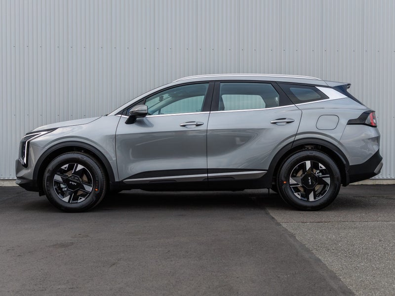 2025 Kia Sportage LX 2WD image 3
