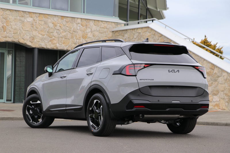 2025 Kia Sportage X-Line HEV 2WD image 2