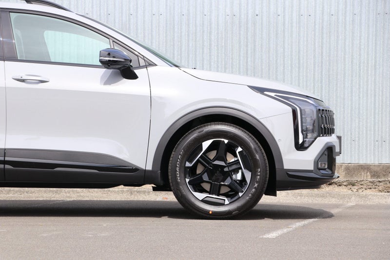 2025 Kia Sportage X-Line HEV AWD image 3