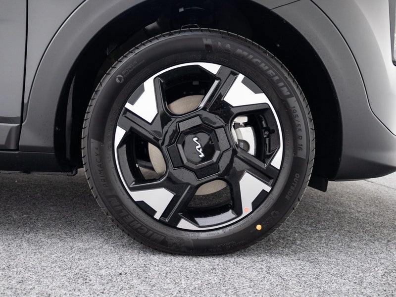 2025 Kia Stonic LX 1.0L Turbo GDI image 3