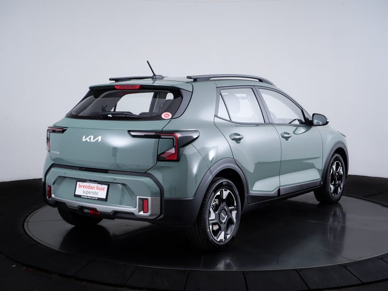 2025 Kia Stonic LX 1.0T image 3