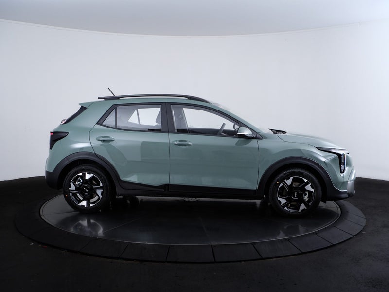 2025 Kia Stonic LX 1.0T image 4