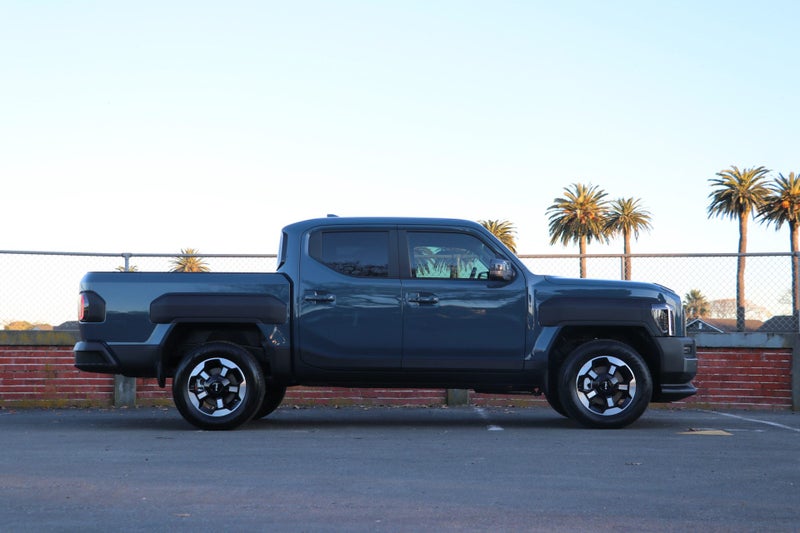 2025 Kia Tasman TXS 4WD Wellside image 3