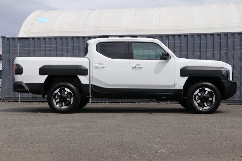 2025 Kia Tasman X-Line 4WD Wellside image 3