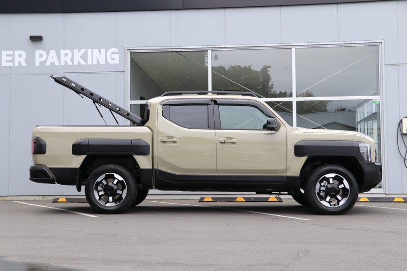 2025 Kia Tasman X-Line 4WD Wellside image 3