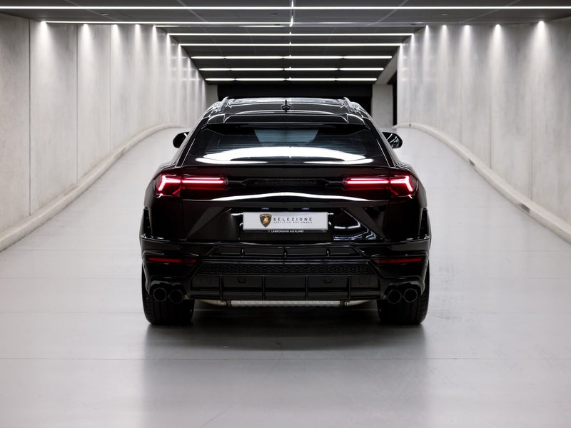 2025 Lamborghini URUS S image 3