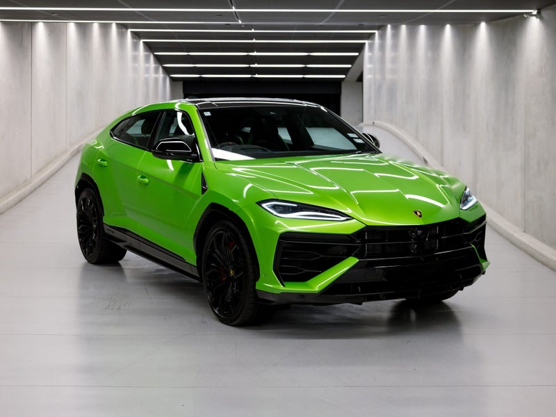 2025 Lamborghini URUS SE image 2