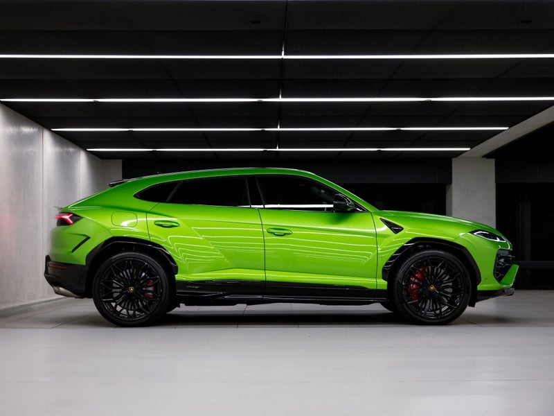 2025 Lamborghini URUS SE image 3