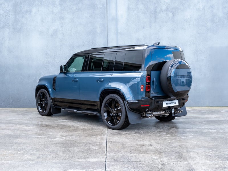 2025 Land Rover Defender 110 425 Edition image 2