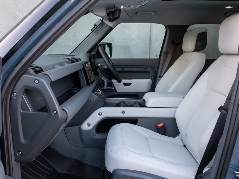 2025 Land Rover Defender 110 425 Edition image 3