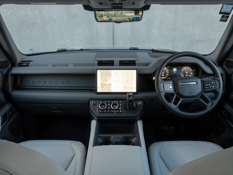 2025 Land Rover Defender 110 425 Edition image 4