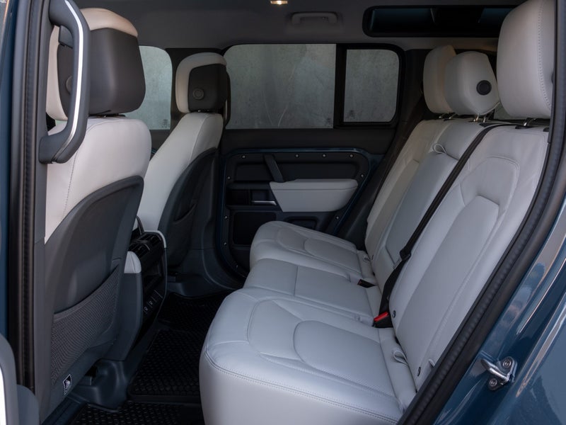 2025 Land Rover Defender 110 425 Edition image 5