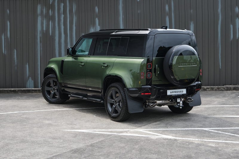 2025 Land Rover Defender 110 425 EDITION image 3