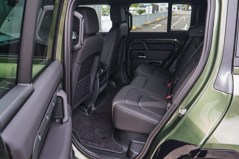 2025 Land Rover Defender 110 425 EDITION image 4