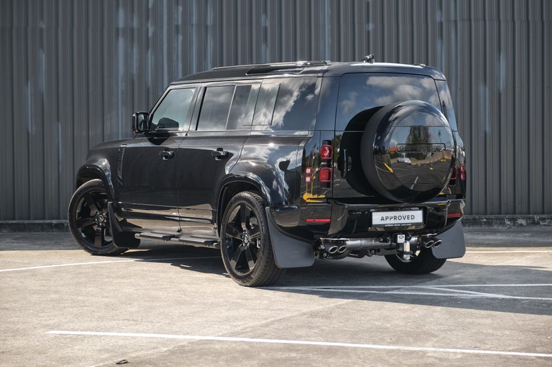 2025 Land Rover Defender 110 425 EDITION image 2