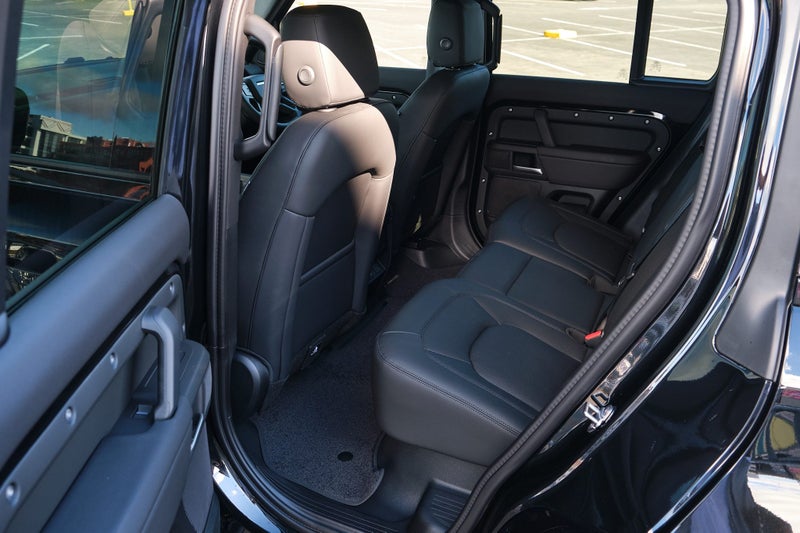 2025 Land Rover Defender 110 425 EDITION image 3