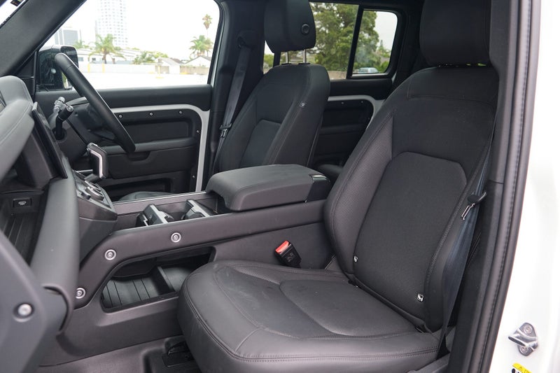 2025 Land Rover Defender 110 425 EDITION image 4