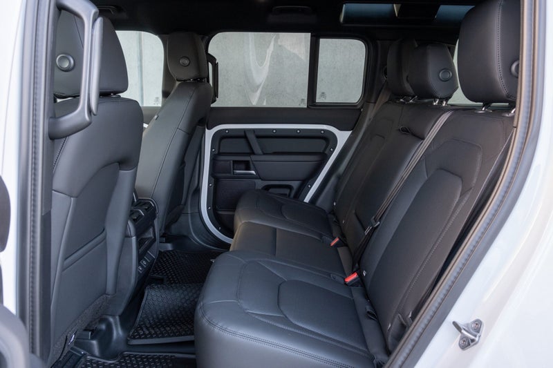2025 Land Rover Defender 110 425 Edition image 5