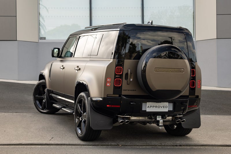 2025 Land Rover Defender 110 425 EDITION image 2