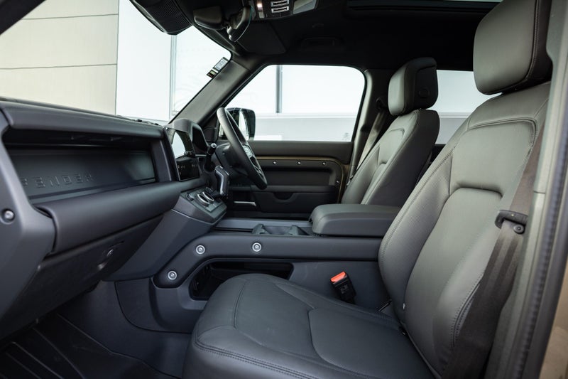 2025 Land Rover Defender 110 425 EDITION image 3