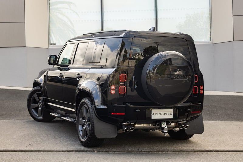 2025 Land Rover Defender 110 425 EDITION image 2