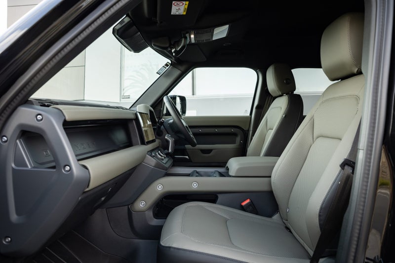 2025 Land Rover Defender 110 425 EDITION image 3