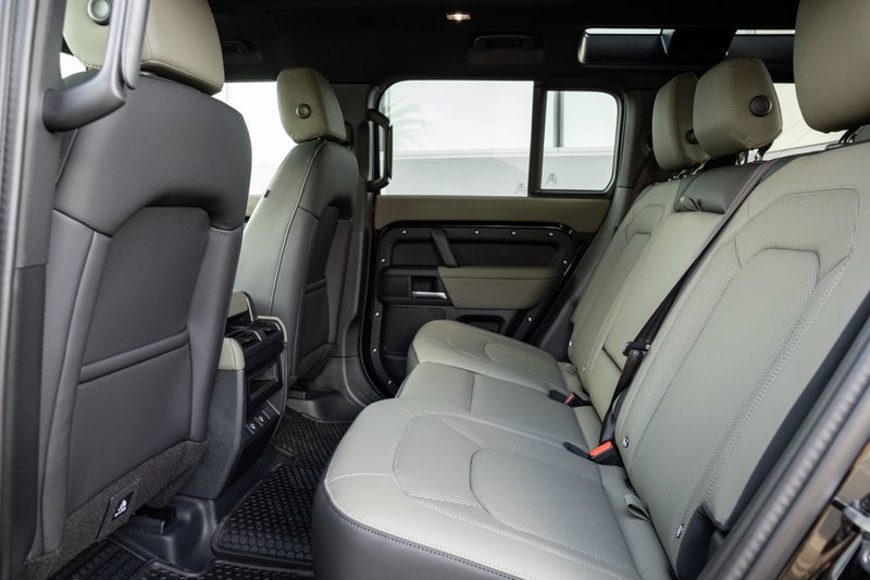 2025 Land Rover Defender 110 425 EDITION image 5