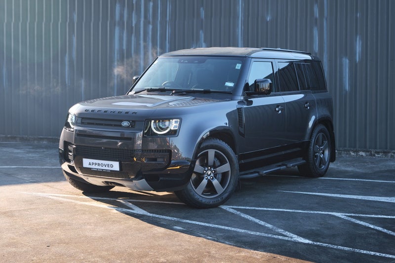 2025 Land Rover Defender 110 425 X-Dynamic SE image 2