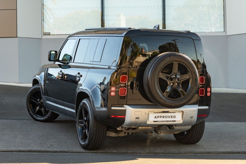 2025 Land Rover Defender 110 D250 S image 2