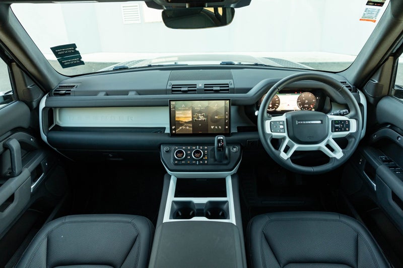 2025 Land Rover Defender 110 D250 S image 4