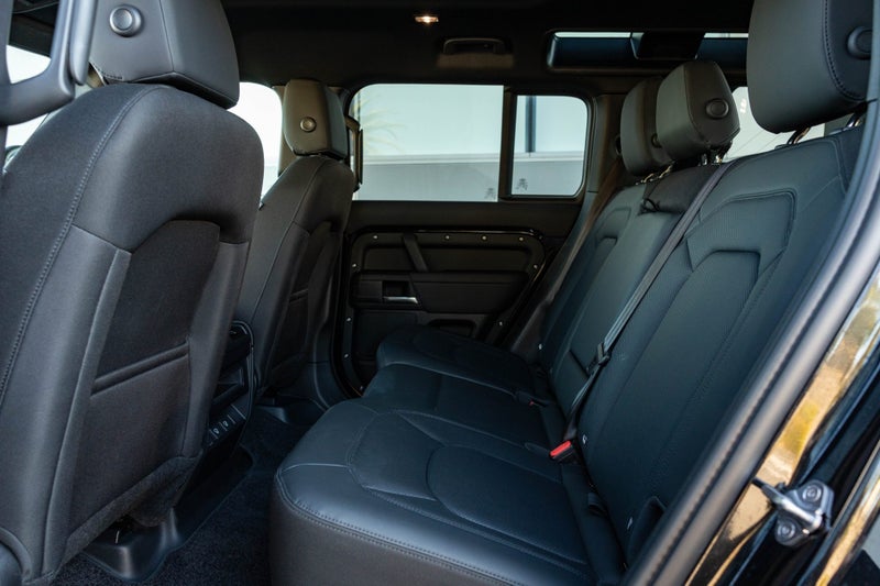 2025 Land Rover Defender 110 D250 S image 5