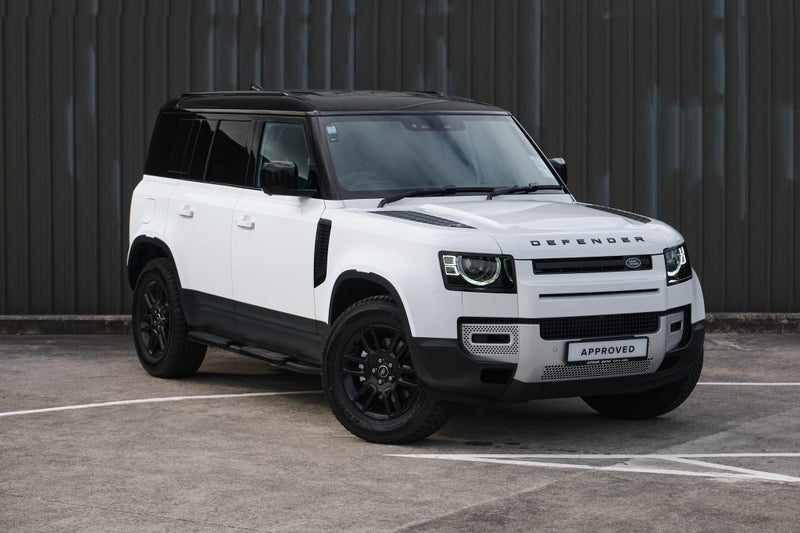 2025 Land Rover Defender 110 D250 S image 1