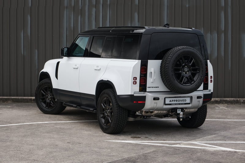 2025 Land Rover Defender 110 D250 S image 2