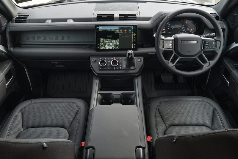 2025 Land Rover Defender 110 D250 S image 4