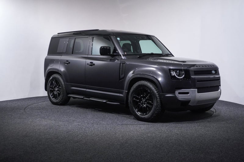 2025 Land Rover Defender 110 D250 S image 1