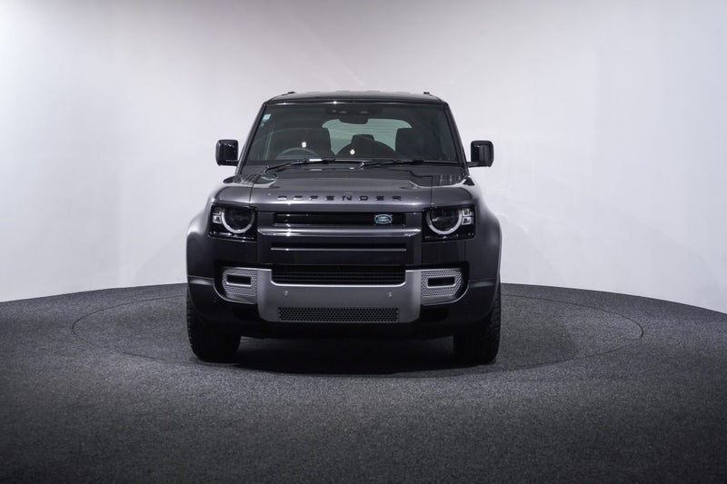 2025 Land Rover Defender 110 D250 S image 2
