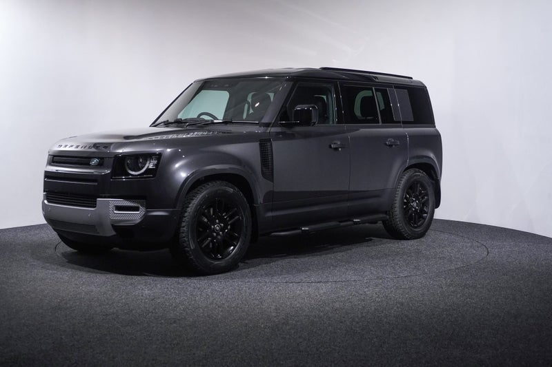 2025 Land Rover Defender 110 D250 S image 3