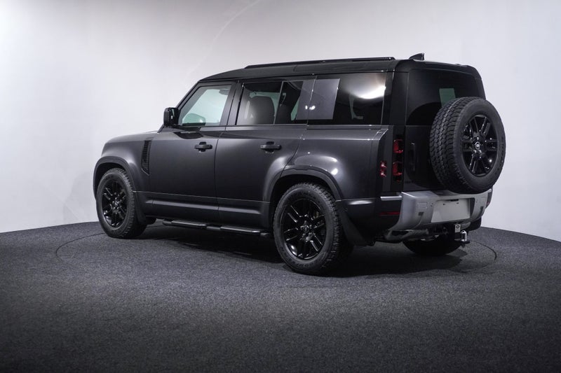 2025 Land Rover Defender 110 D250 S image 5