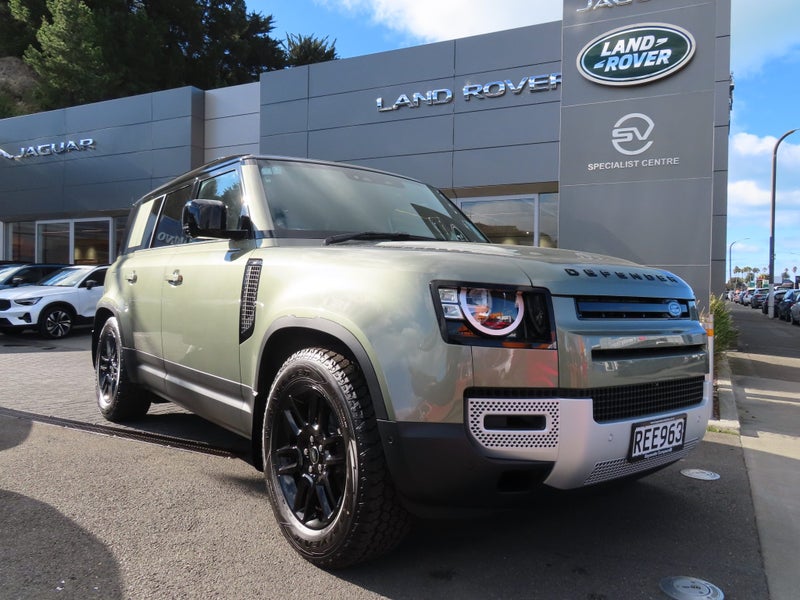 2025 Land Rover Defender 110 D250 S image 1
