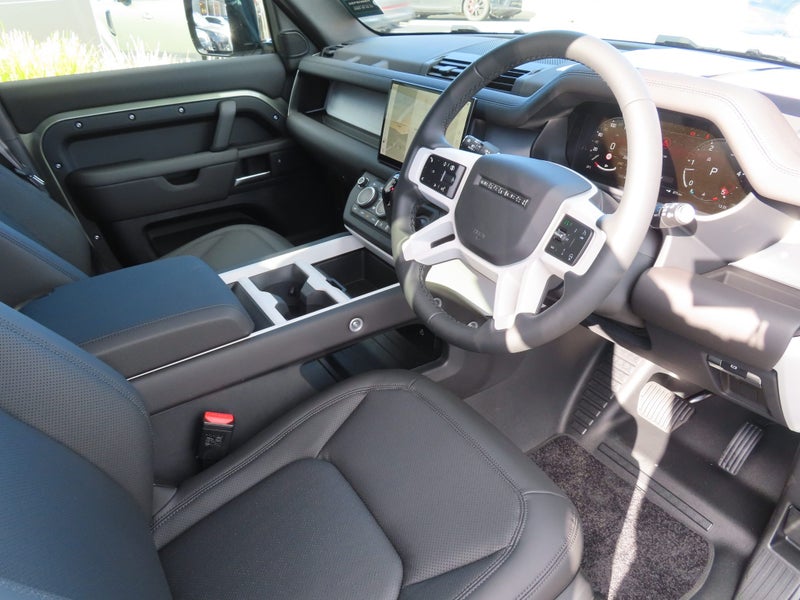 2025 Land Rover Defender 110 D250 S image 2