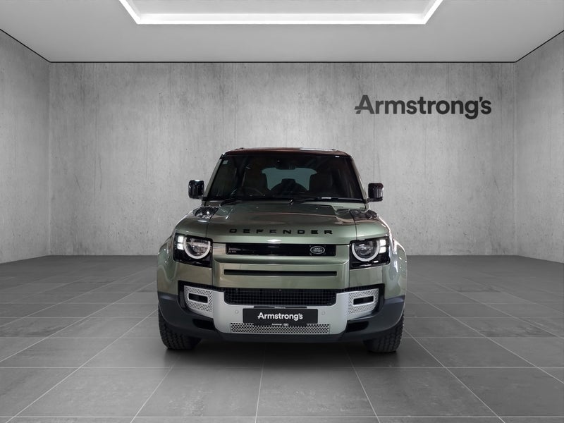 2025 Land Rover Defender 110 D250 S image 4