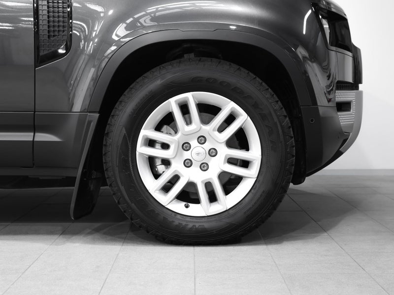 2025 Land Rover Defender 110 D250 S (3.0L DIESEL) image 4