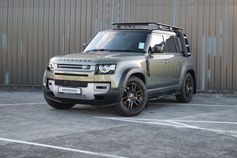 2025 Land Rover Defender 110 D250 S image 2
