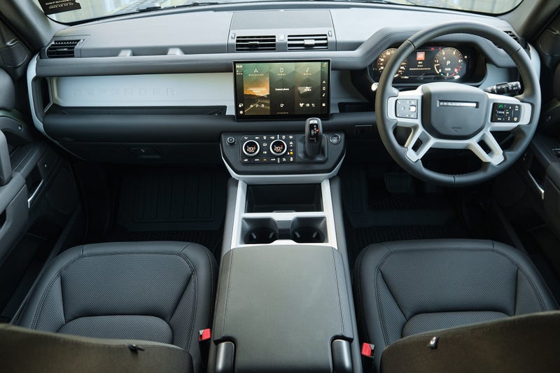 2025 Land Rover Defender 110 D250 S image 5
