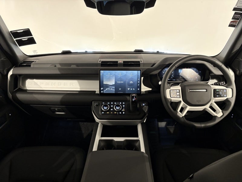 2025 Land Rover Defender 110 D250 S image 4